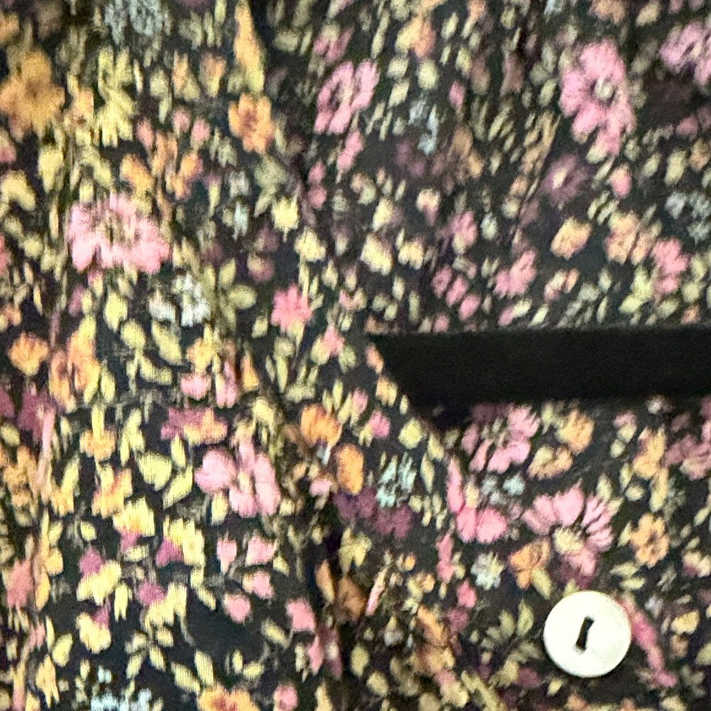 Floral Button-Up Blouse - Picture 5 of 6